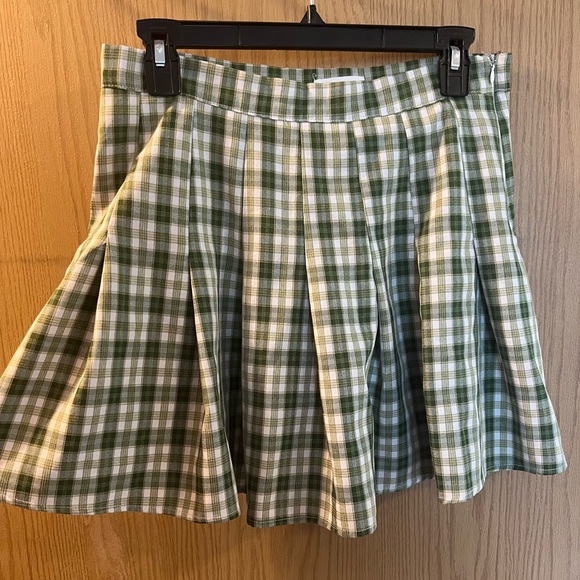 💚💛Better Be Plaid Pleated Skirt - Picture 2 of 4